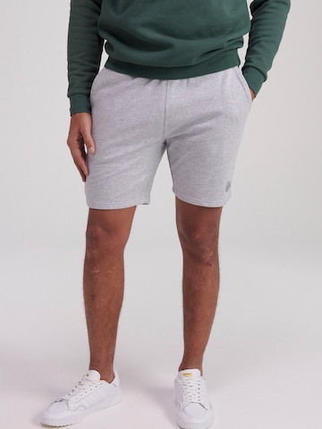 Shiwi Regular Shorts 'Sem' in Grau: predná strana