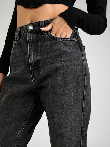 TOPSHOP Tapered Jeans in Black