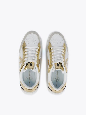 Sneaker bassa di Lola Casademunt in bianco