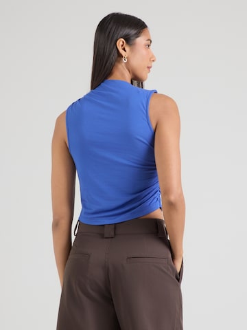ABOUT YOU Top 'Jacqueline' in Blauw