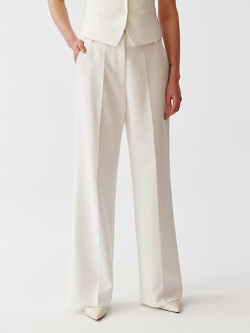 TATUUM Regular Pleat-front trousers 'Zariana' in White: front