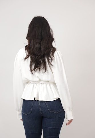 Camicia da donna di Elara in bianco