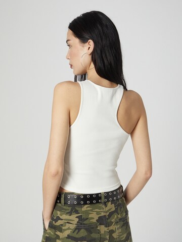 ABOUT YOU x Chiara Biasi Top 'Suki' – bílá