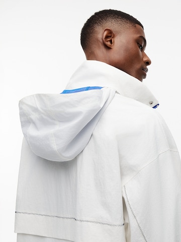 Veste mi-saison Tommy Jeans en blanc