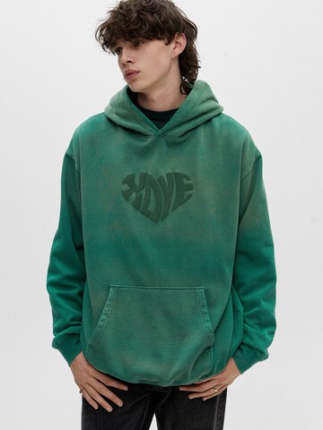 Pull&Bear Sweatshirt in Green: front