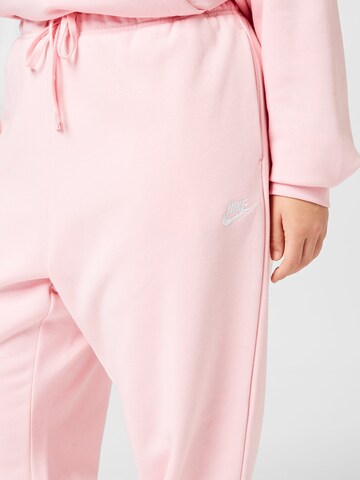 Nike Sportswear Tapered Sportbroek in Roze