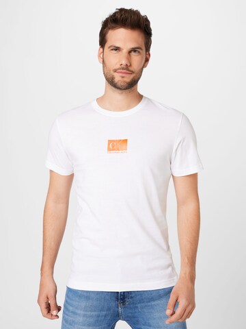Calvin Klein Jeans Regular T-Shirt in Weiß: Vorderseite