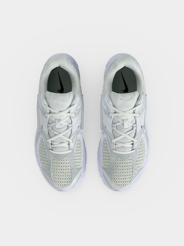 Nike Sportswear Σνίκερ χαμηλό 'V5 RNR' σε λευκό