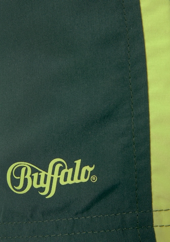 BUFFALO - Bermudas en verde