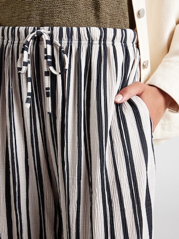 ABOUT YOU Loose fit Trousers 'Maresa' in White