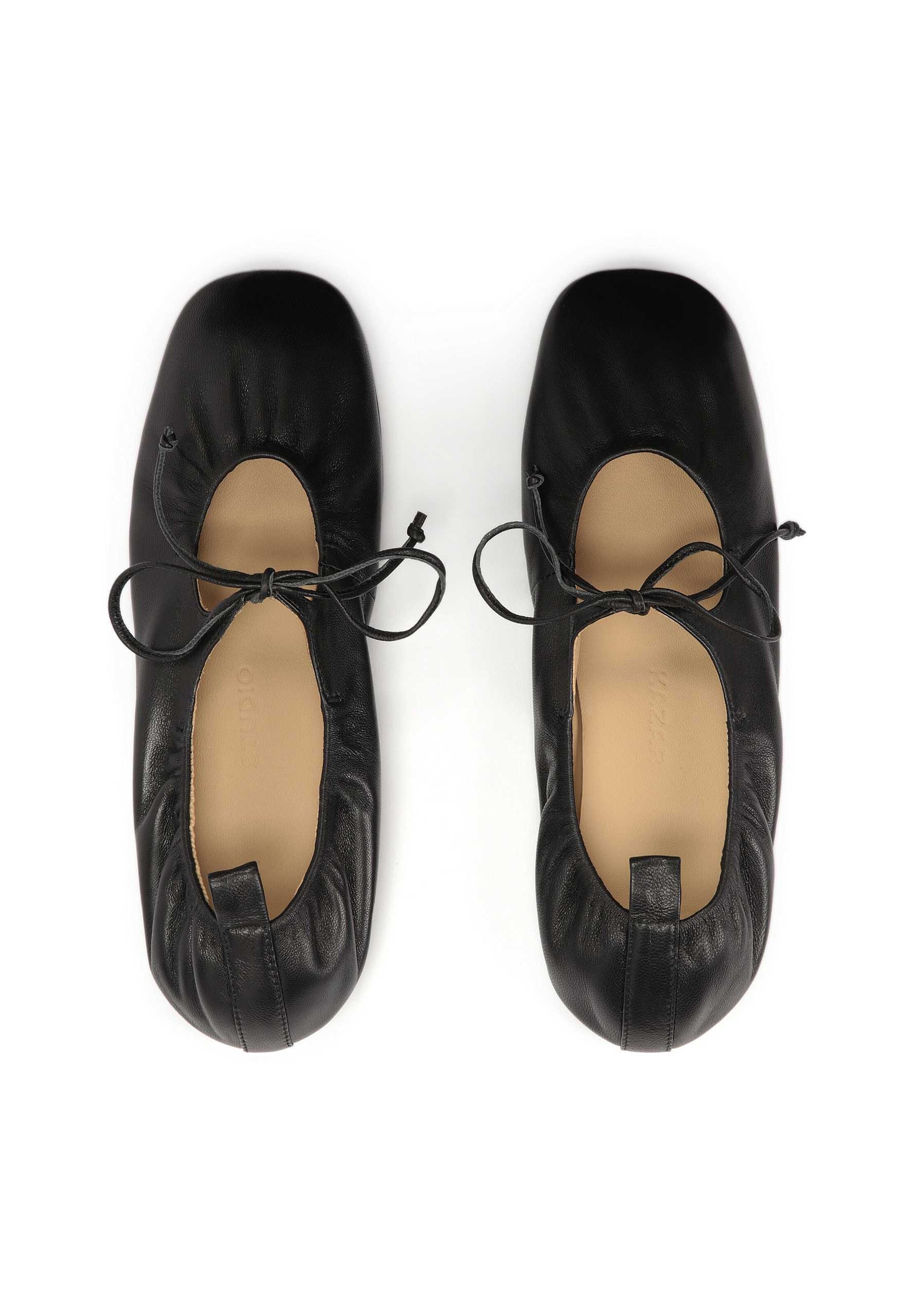 Ballerina di Kazar Studio in nero