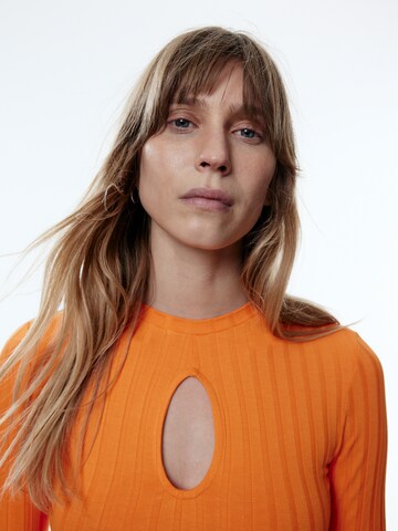 EDITED - Camiseta 'Charlot' en naranja