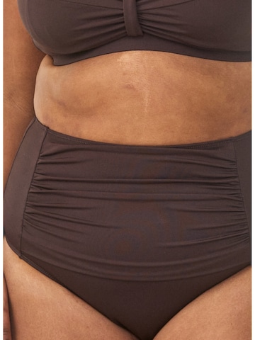 Slip bikini 'Basic' di Swim by Zizzi in marrone