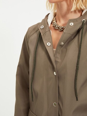Parka de primăvară-toamnă de la Trendyol pe verde