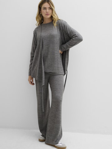 Pullover di bonprix in grigio