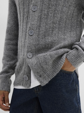 bonprix Gebreid vest in Grijs
