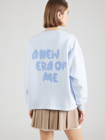 OH APRIL Μπλούζα φούτερ 'Era Of Me' σε μπλε: μπροστά