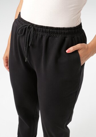 Aniston Regular Hose in Schwarz