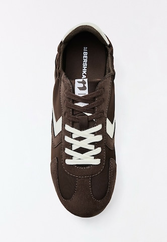 Bershka Sneakers laag in Bruin