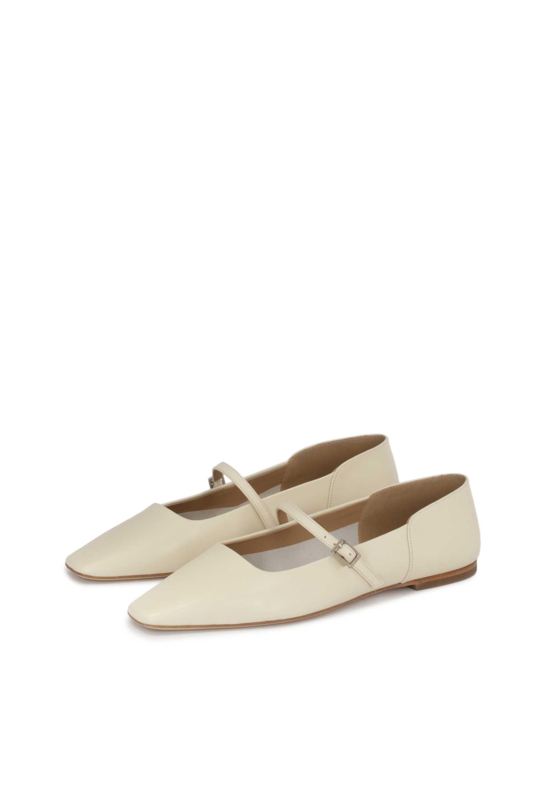 Balerini cu curea glezna de la Kazar Studio pe bej