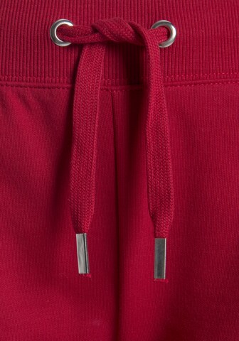 KangaROOS Regular Shorts in Rot