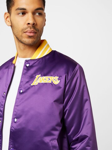 Mitchell & Ness Jacke in Lila