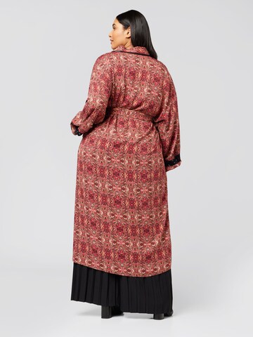 Guido Maria Kretschmer Curvy Kimono 'Halina ' i rød: tilbage