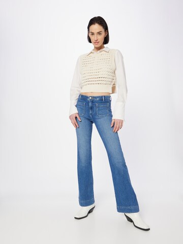 WRANGLER Flared Jeans in Blau