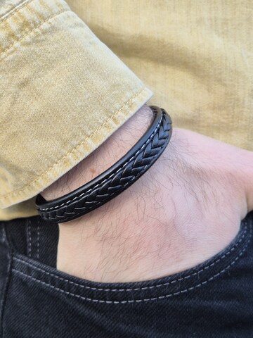 NAHLE Bracelet in Black: front
