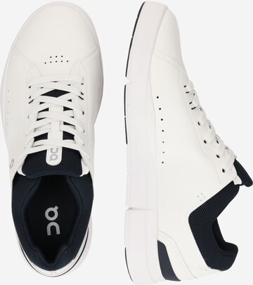 Sneaker bassa 'The Roger Advantage' di On in bianco