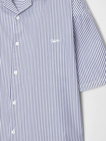Fit confort Chemise Pull&Bear en blanc