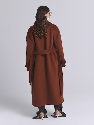 AEMMI Between-seasons coat in Brown