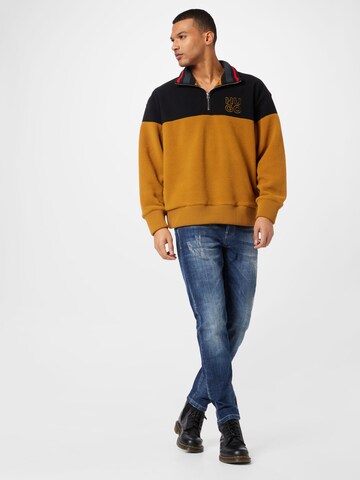 HUGO Red - Sweatshirt 'Dorpion' em castanho