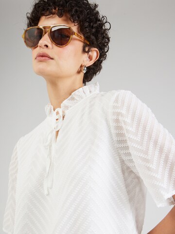 Chemisier 'VIMICHELLE' VILA en blanc