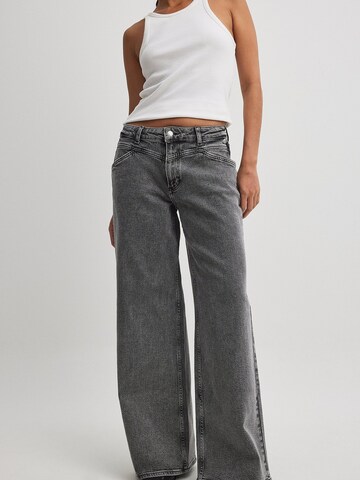 NA-KD Loosefit Jeans in Grau
