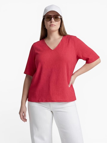 Tricou 'CARANNA' de la ONLY Carmakoma pe roșu: față