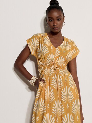 Robe ' ' Apricot en jaune