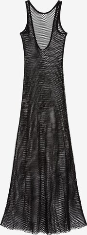 Rochie tricotat de la Bershka pe negru: față
