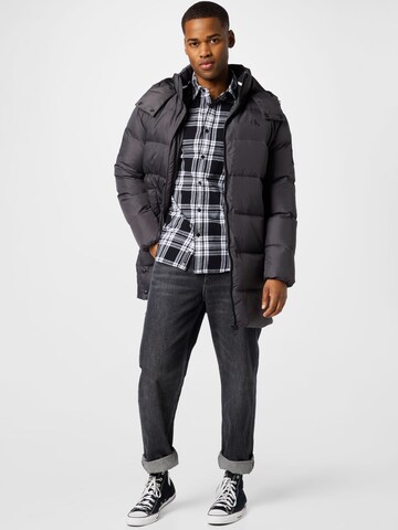 Calvin Klein Jeans Зимно палто в сиво
