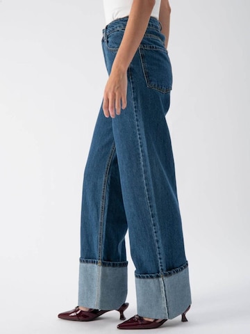 MND Wide Leg Jeans 'Blue Denim with Wide Cuffs' i blå