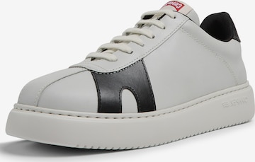 Sneaker bassa ' Runner K21 ' di CAMPER in bianco: frontale