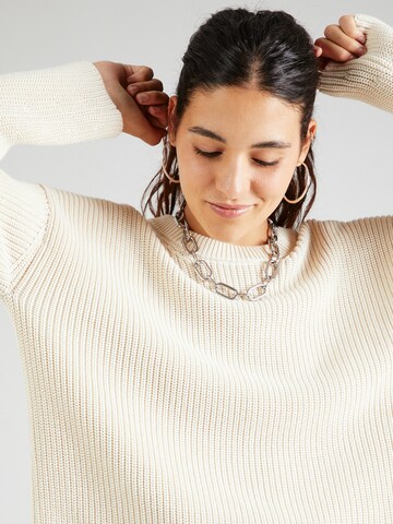 Pull-over 'NURIAA' ARMEDANGELS en blanc