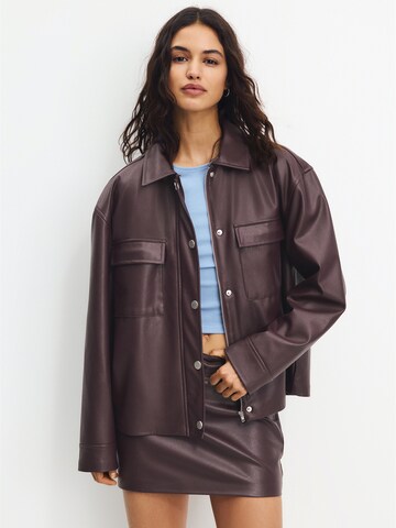 Pull&Bear Jacke in Rot: Vorderseite