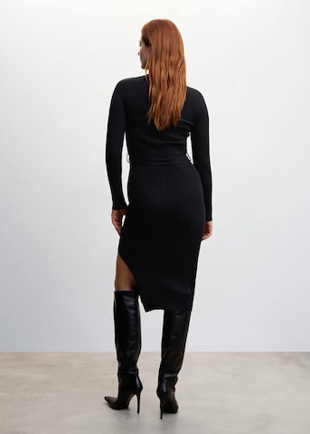 MANGO Úpletové šaty – černá