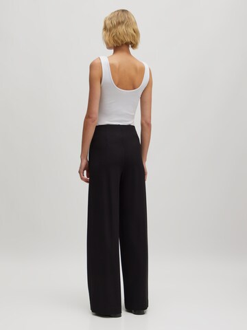 Wide leg Pantaloni 'Leva' di EDITED in nero