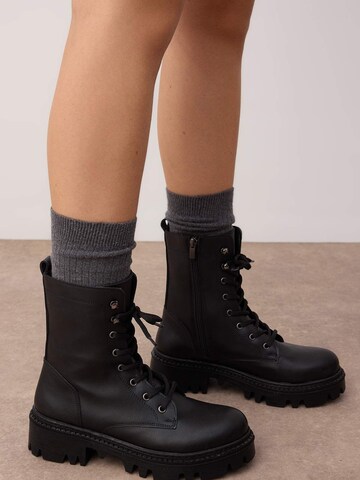 Bottines à lacets Trendyol en noir