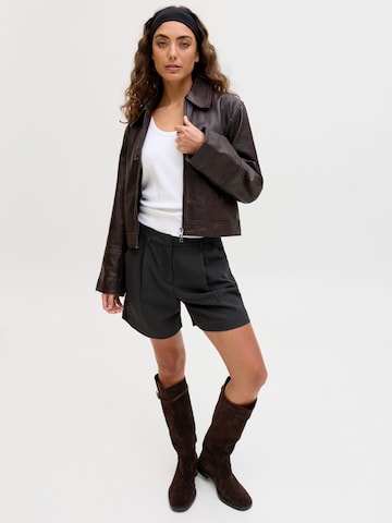 JJXX Regular Pleat-Front Pants 'JXAYA ELLIS' in Black