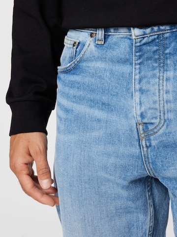 Carhartt WIP Tapered Jeans 'Newel' in Blau