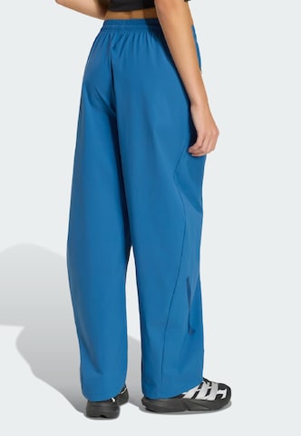 ADIDAS SPORTSWEAR - Pierna ancha Pantalón deportivo 'Z.N.E.' en azul