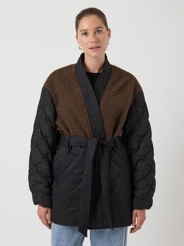 YAS Overgangsjakke 'YASMediso' i sort: forside